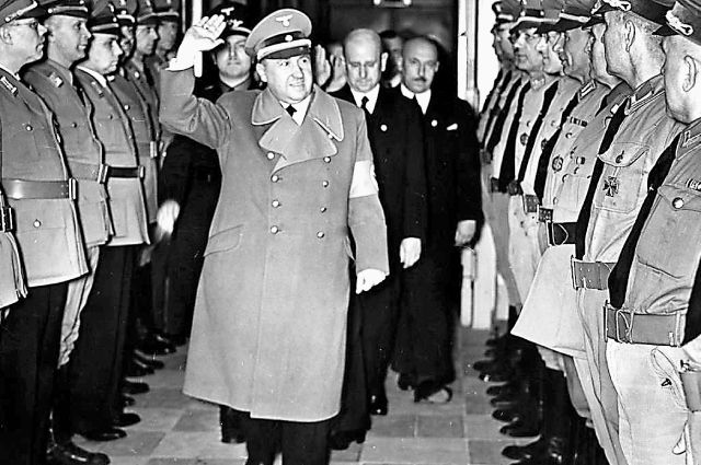 Светская вечеринка министерства экономики Германии, 1939 г. На переднем плане министр экономики Вальтер Функ. Второй справа за ним – вице-президент Рейхсбанка Эмиль Пуль, курировавший передачу золота союзникам.