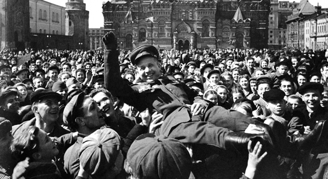 Праздник Победы на Красной площади в Москве, 1945 год